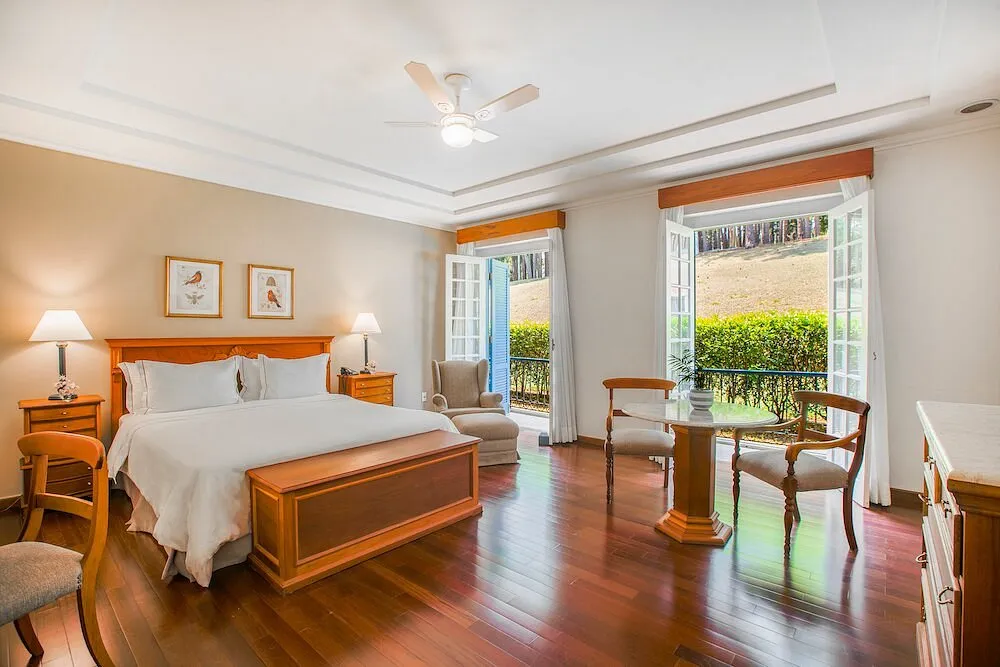 Historical Photo of Velvet Mirage